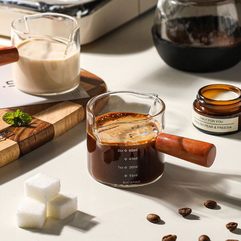 Kreativer Mini-Milchkännchen mit Holzgriff, Kaffeeweißer aus Glas für Espresso